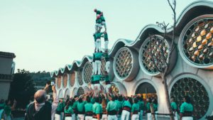 People forming a human pyramid in front of Hotel Mastinell in Barcelona